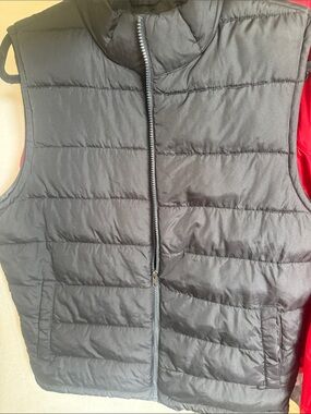 GAP Women's Black Quilted Puffer Vest - Lightweight Warmth SIZE small
